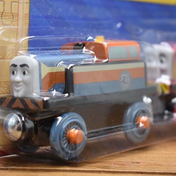 Den & Dart Thomas & Friends Wooden Railway Vicarstown Fisher Price Sealed New - Picture 2 of 9